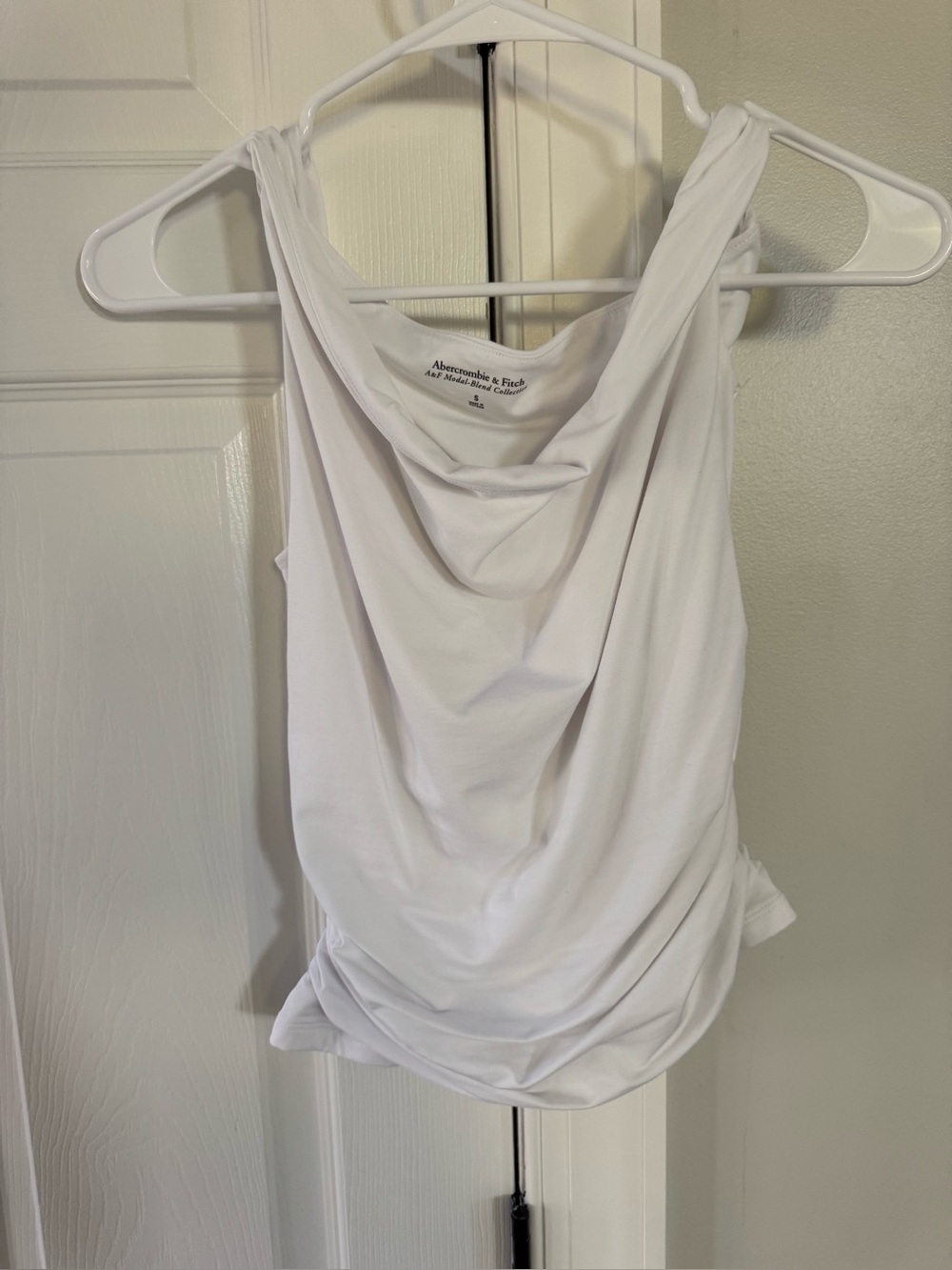 Abercrombie & Fitch Asymmetrical Twist Top size small NWT